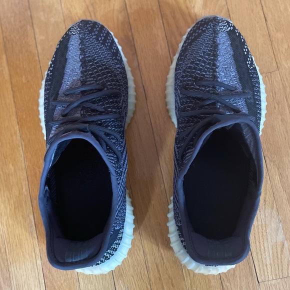 Adidas Yeezy carbon size 11 - Picture 3 of 4